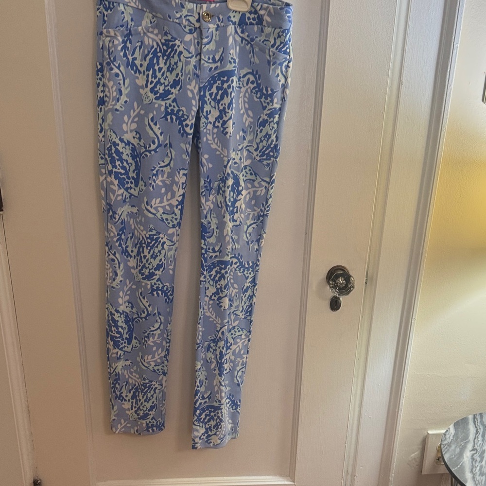 Lilly Pulitzer Blue and White Patterned Skinny Pants
